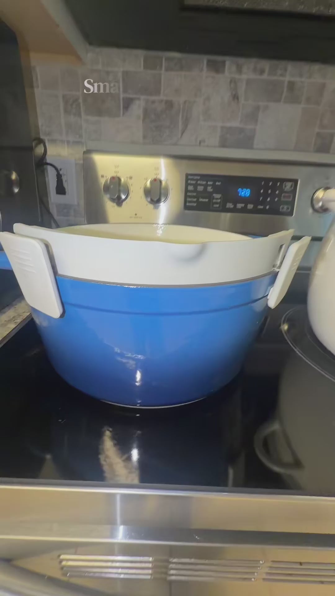 clip-on-pasta-strainer demo