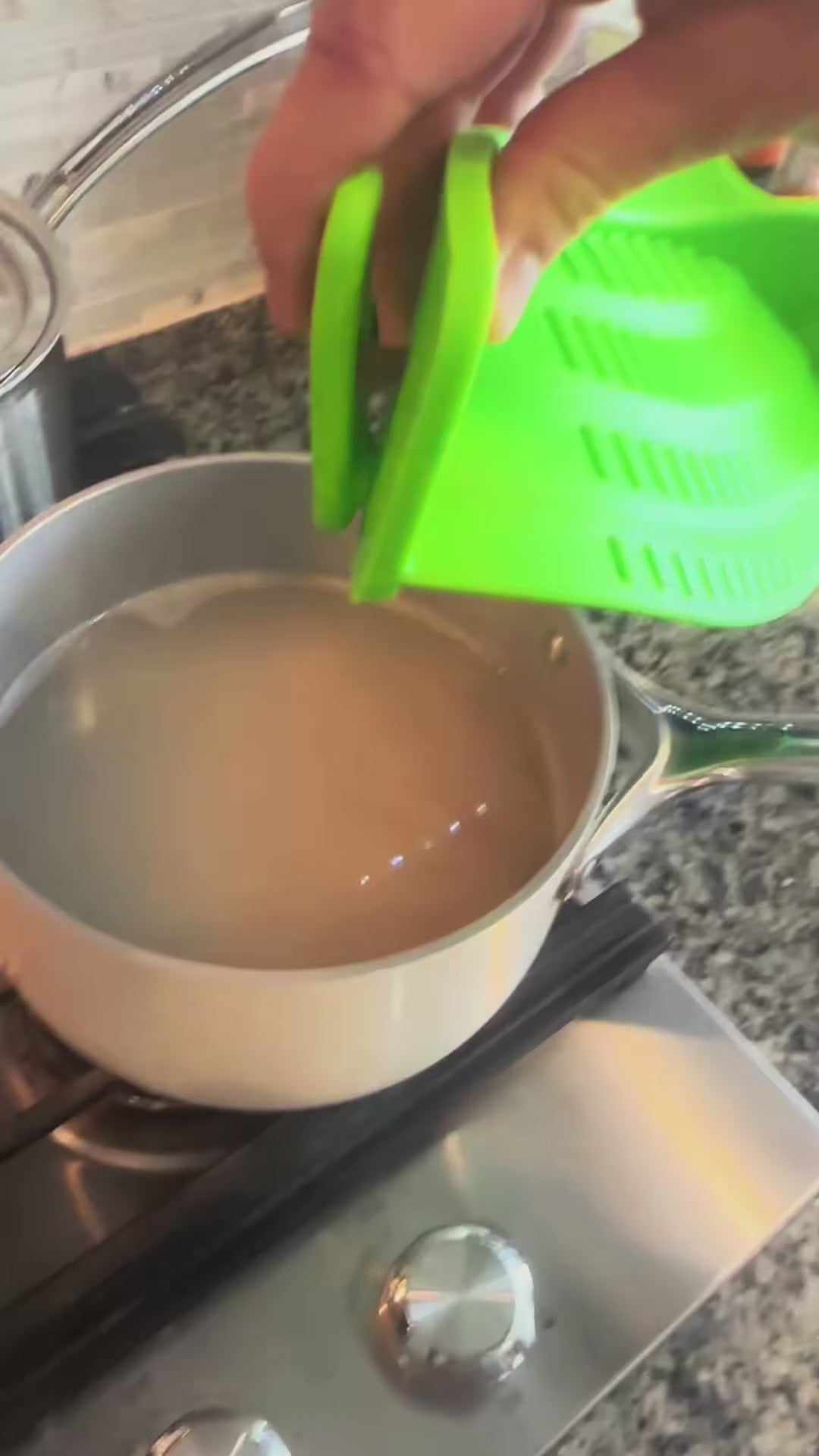 clip-on-pasta-strainer demo