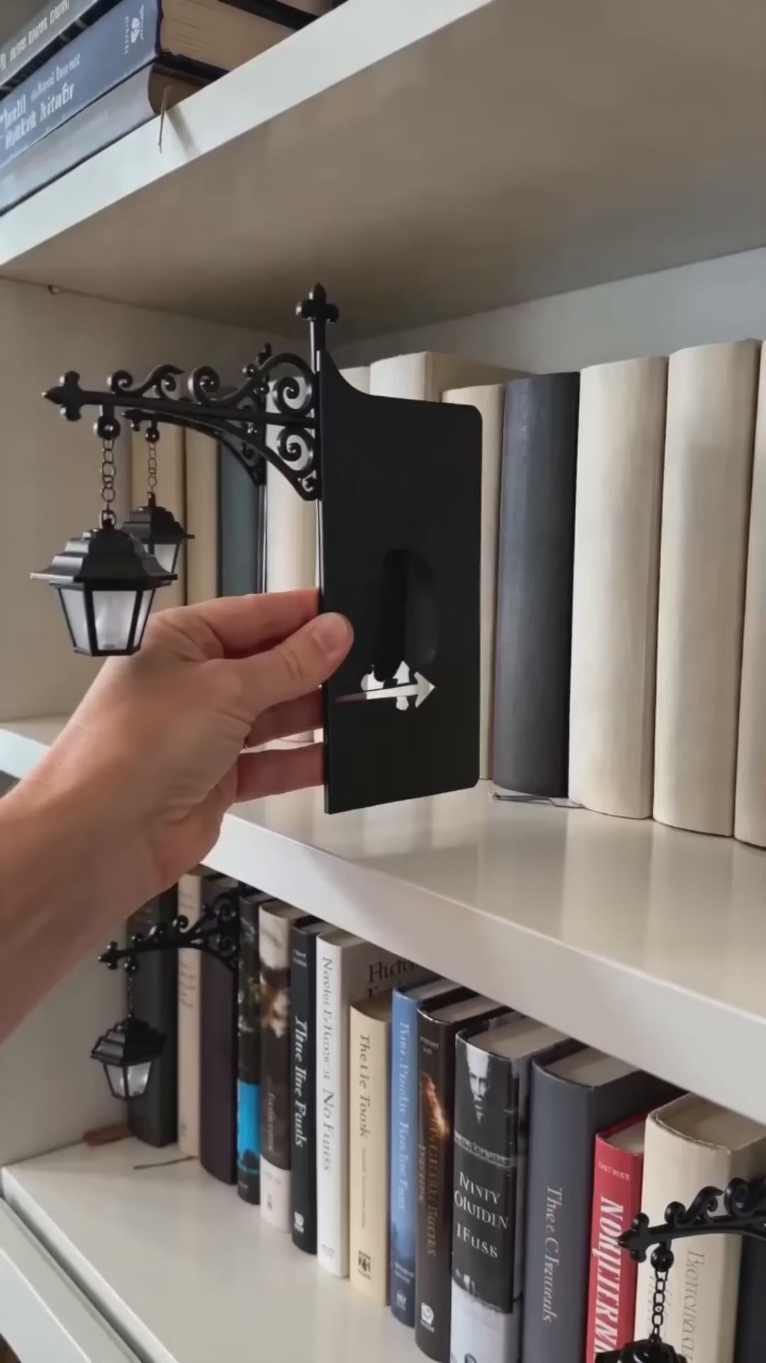 library-lantern-bookshelf-light demo