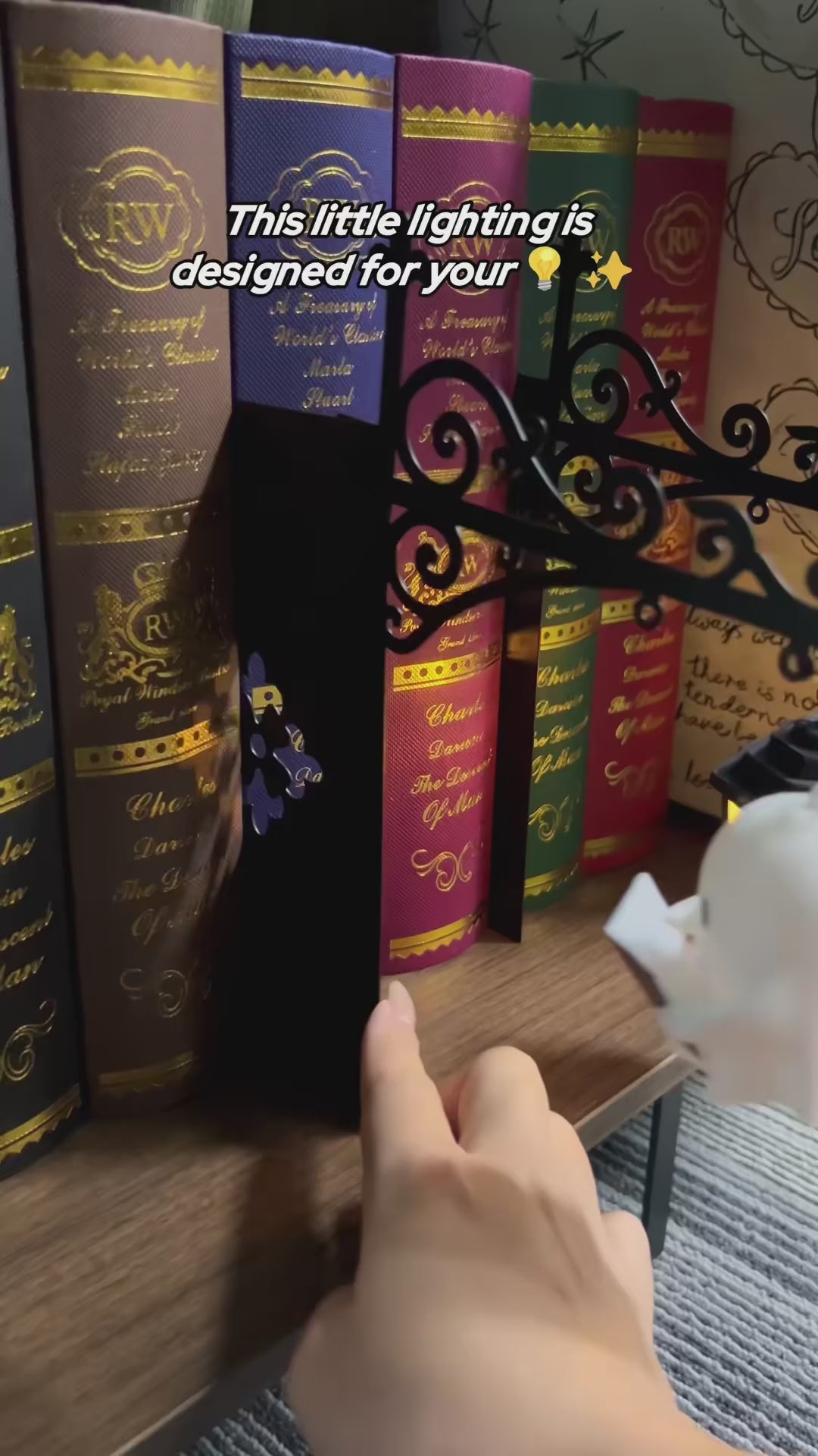 library-lantern-bookshelf-light demo