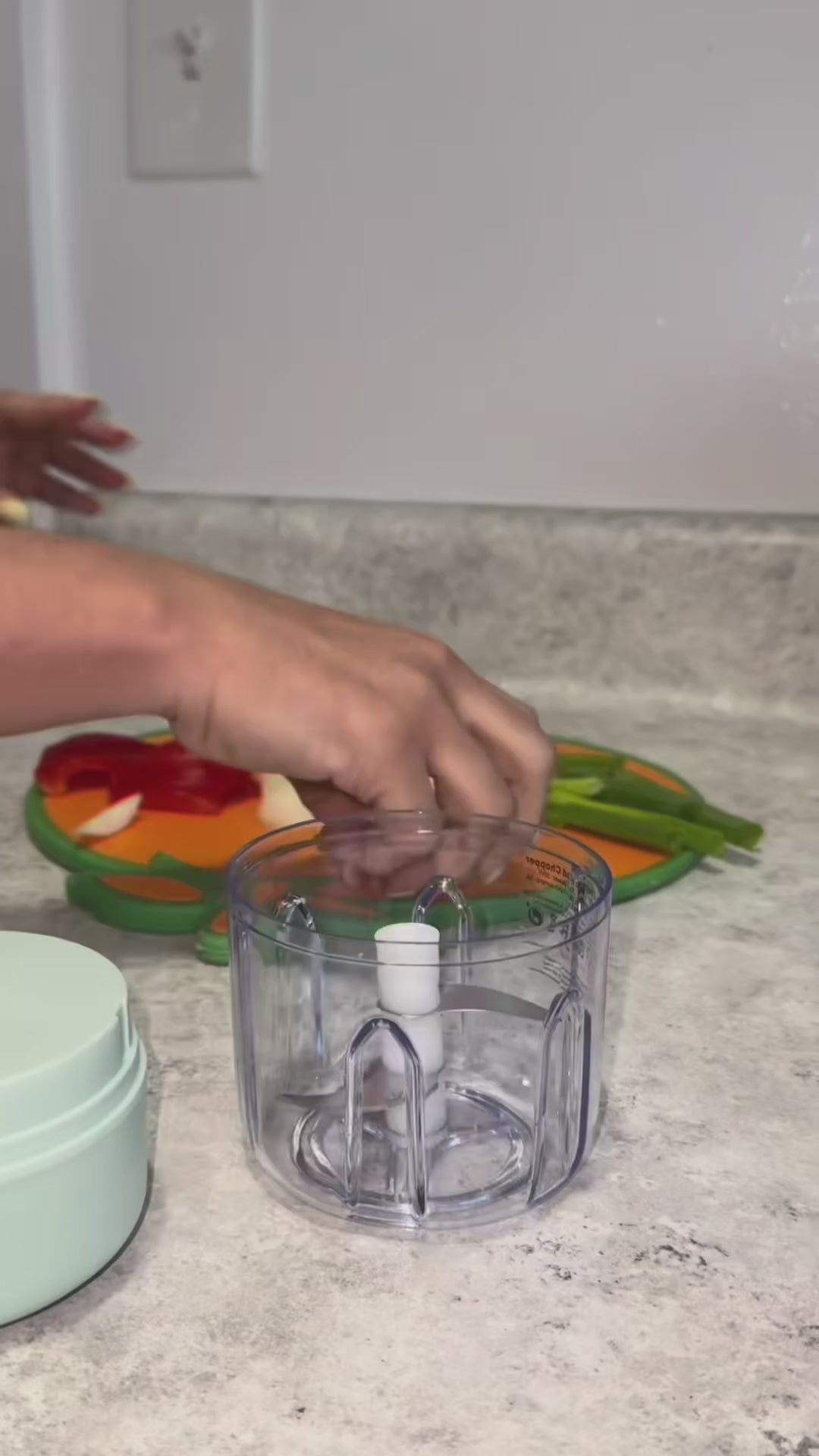 handheld-veggie-slicer demo